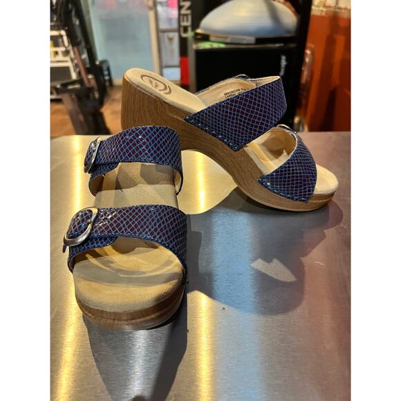 Dansko Women’s Sandals Size 39 US 8.5-9 Wedge Heel Blue Buckle Strappy Comfort - Picture 2 of 9